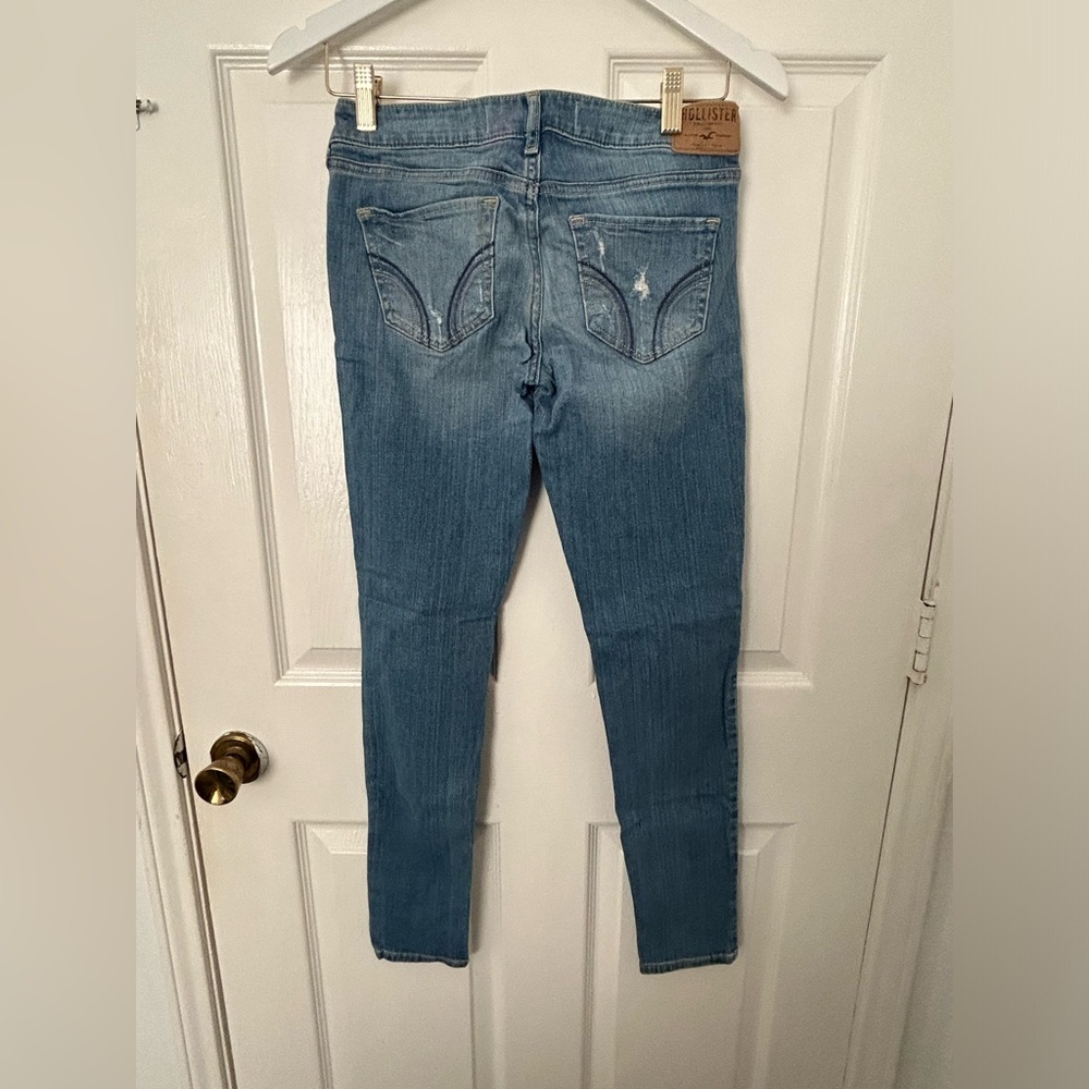 Hollister Medium Wash Ripped Skinny Jeans - Picture 5 of 7